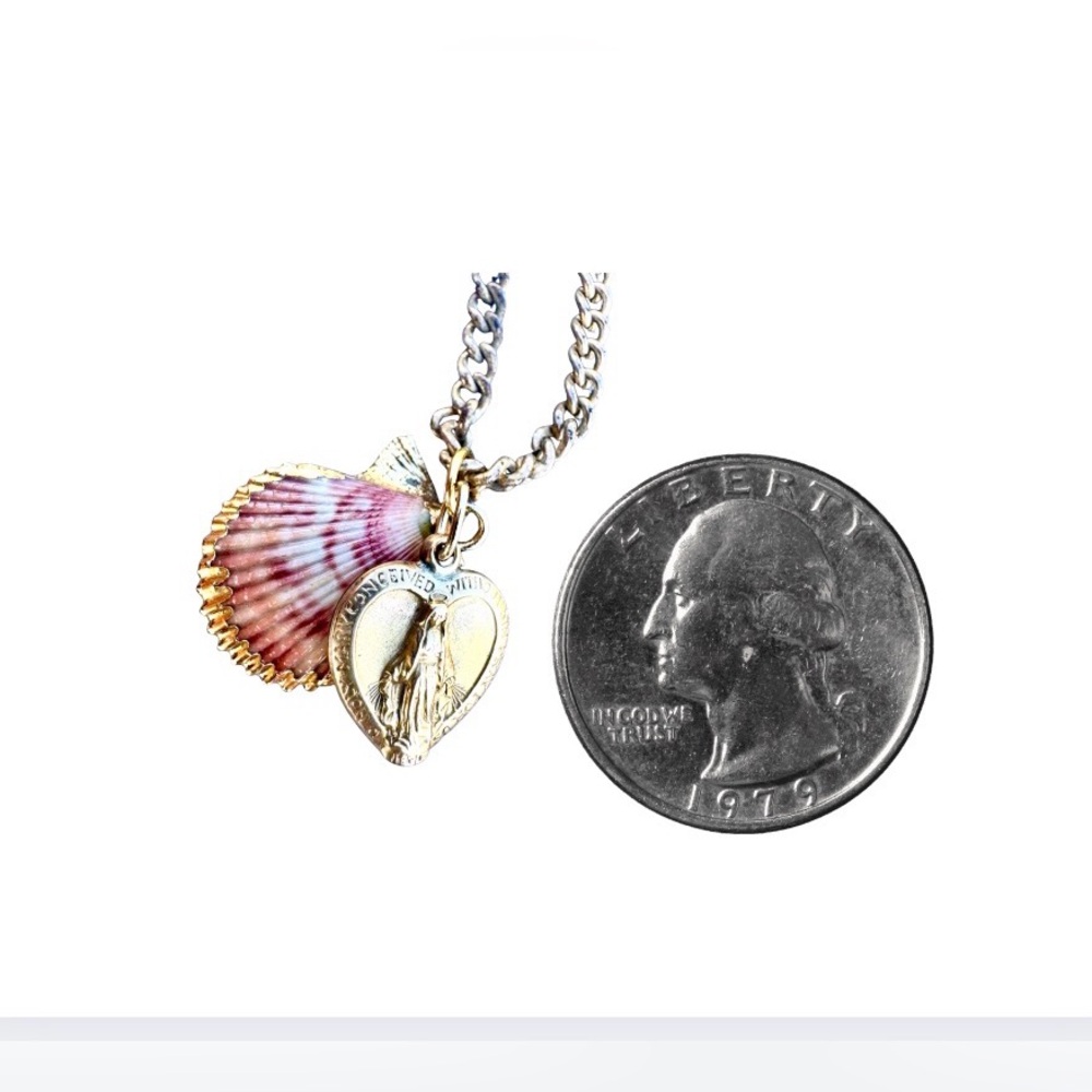 Necklace Heart Madonna (Mary) Gold with gold leaf lined Shell. Dainty & elegant